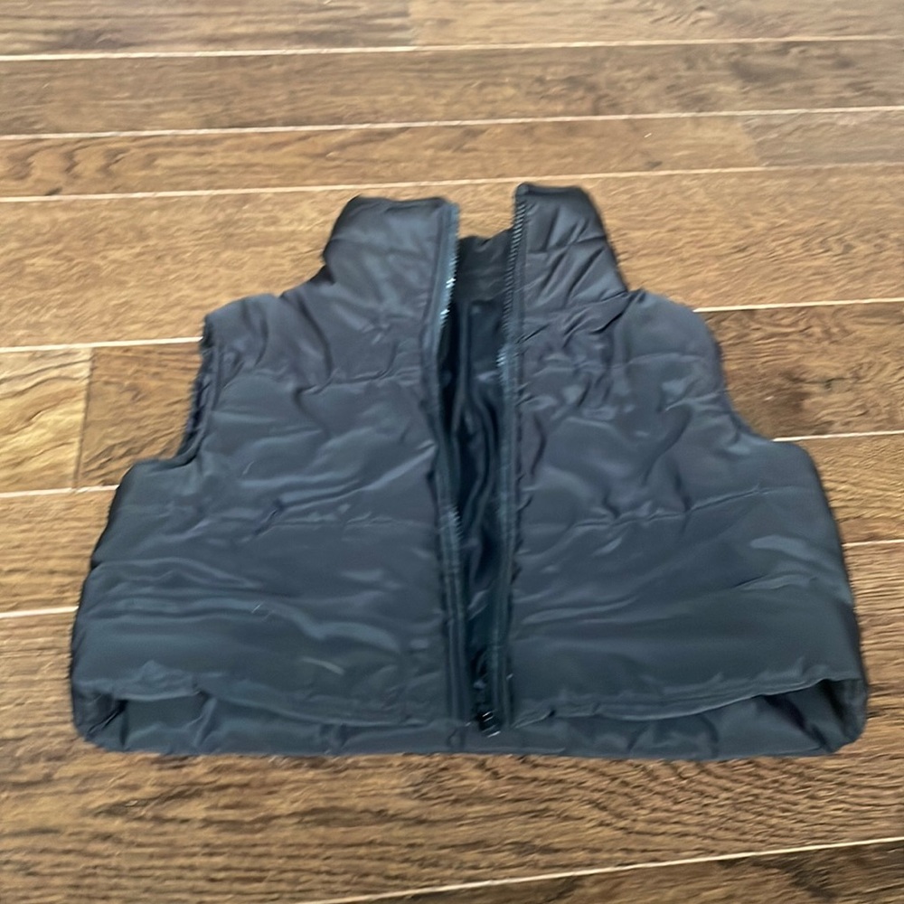 Black cropped puffer vest